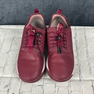 Clove (with Love) Women’s sz 9/Men’s 7.5 Royal Maroon Nursing Sneakers